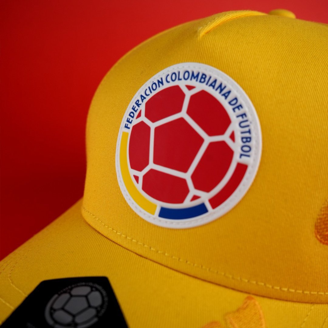 Gorra premium licenciada Federación Colombiana de Fútbol - Mariposas